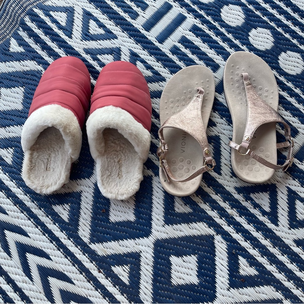 Lot of 2 Vionic Slippers and Sandals